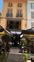 Cafe De La Halle food