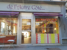 De L'autre Cote inside