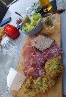 Le Chalet Savoyard food