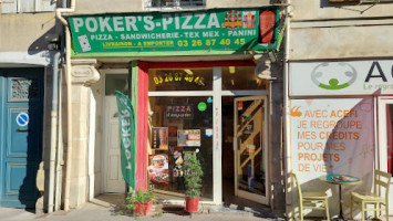 Pokers Pizza inside