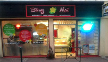 Bong Mai outside