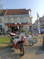 Cafe-brasserie Le Bellevue food
