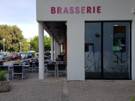 Maestro Brasserie outside