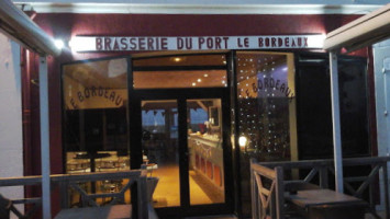 Brasserie Du Port Le Bordeaux inside