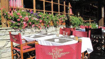 La Table De Mon Grand Pere food