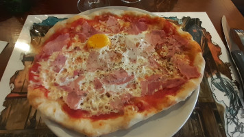 La Pizzeria food