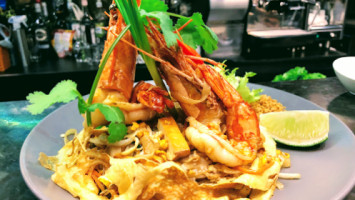 Khao Thai Sevigne food