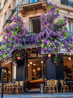 Brasserie Le Nesle inside