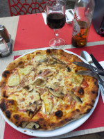 Pizzeria La Perouse food