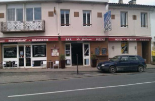 Le Juliano Hôtel Brasserie à Carbon Blanc outside