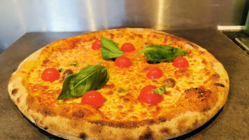 Pizza Socca Le Victoria food