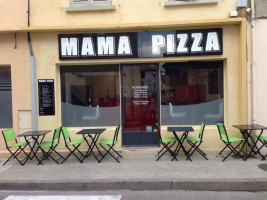 Mama Pizza inside