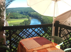 La Terrasse Romantique inside