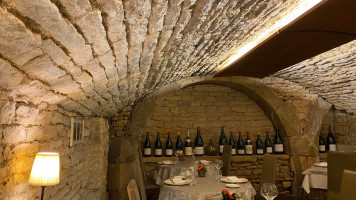 Caveau Des Arches inside