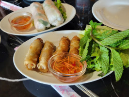 Le Tuk Tuk De Saigon food