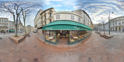 Cafe de la Banque outside