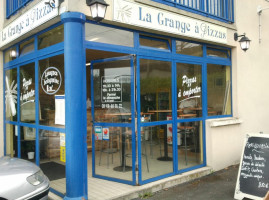 La Grange à Pizza outside