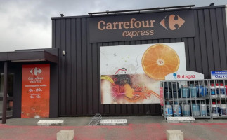 Carrefour Express outside
