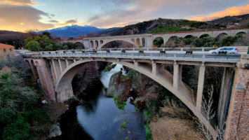 Les Trois Ponts outside