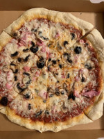 Capri's Pizza food
