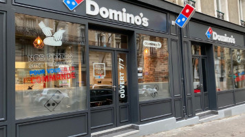Domino's Pizza Chateaubourg outside