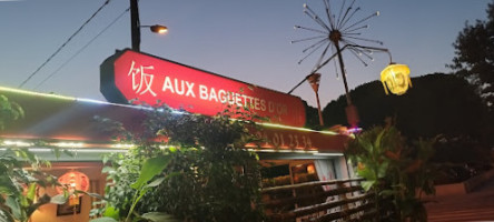 Aux Baguettes D'or outside