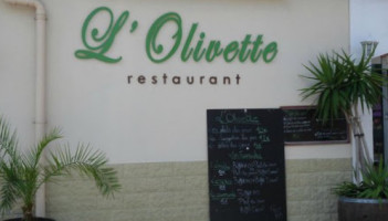 L'olivette outside