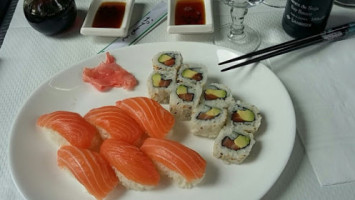Printemps Sushi inside
