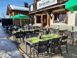 Skigliss Cafe outside