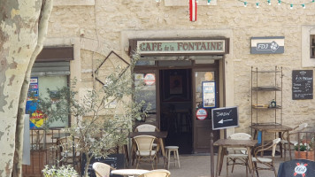 Cafe De La Fontaine inside