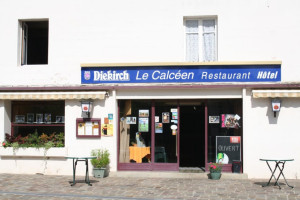 Café Hôtel Le Calceen outside