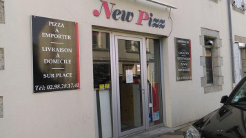 New Pizz outside