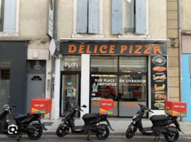 Delice Pizza food