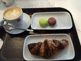 Cafe Illy food