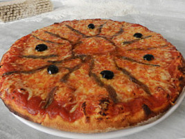 Luccachia pizza food