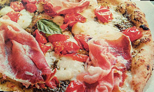 Pizza Mamma Mia food