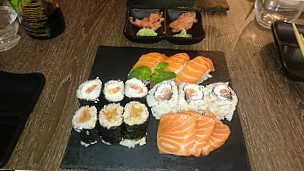 Yami Sushi food