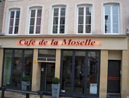 Cafe De La Moselle outside