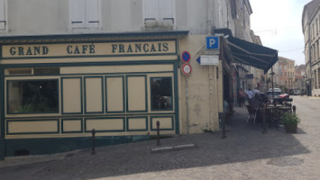 Le Grand Cafe Francais outside