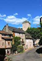 La Table de la Tour outside