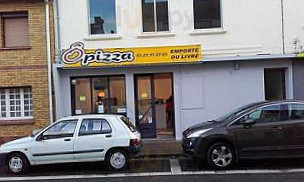 O Pizza outside