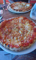 Pizz'Al & Tonio food