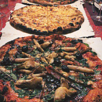 Mataguerre Pizzas food