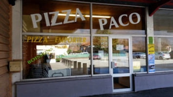 Pizza Paco outside