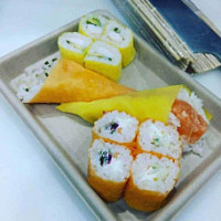 Le Sushi Volant food