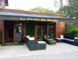 Le Chalet Du Moulin outside