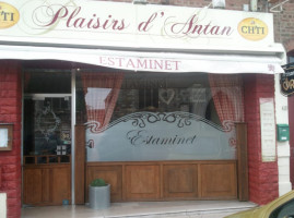 PLAISIRS D'ANTAN outside