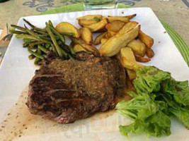 La Fontaine Des Halles food