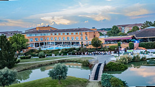 Brasserie Du Golf De Toulouse Seilh inside