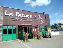 La Pataterie Chauray outside